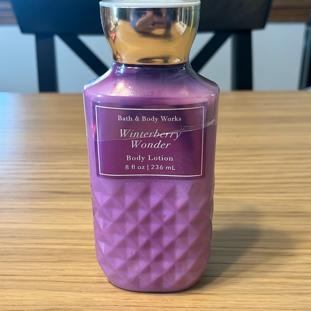 Bath & Body Works Body Lotion. Winterberry Wonder.